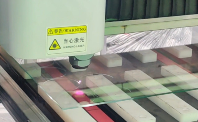 Automatic Big Size Glass Sheet Laser Cutting Cracking Machine